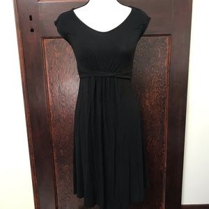 Liz Lange cap sleeve maternity dress black size XS